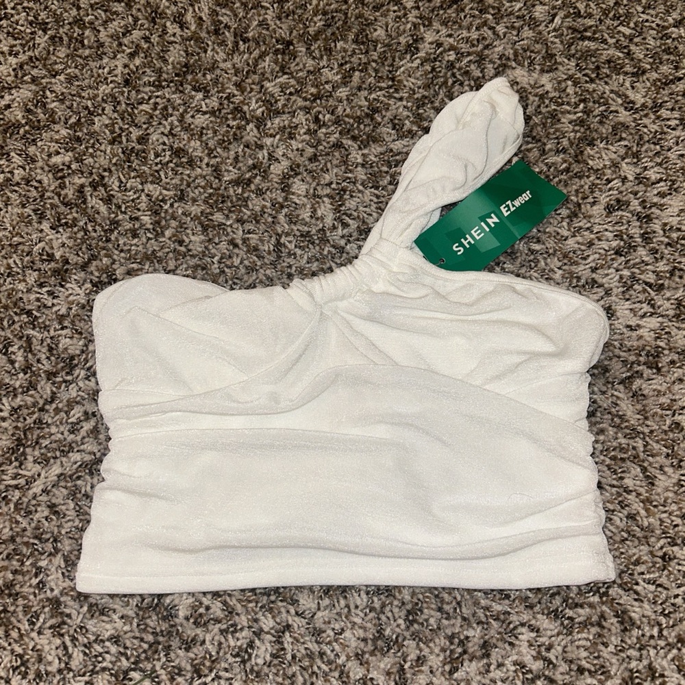 white one shoulder top 🤍